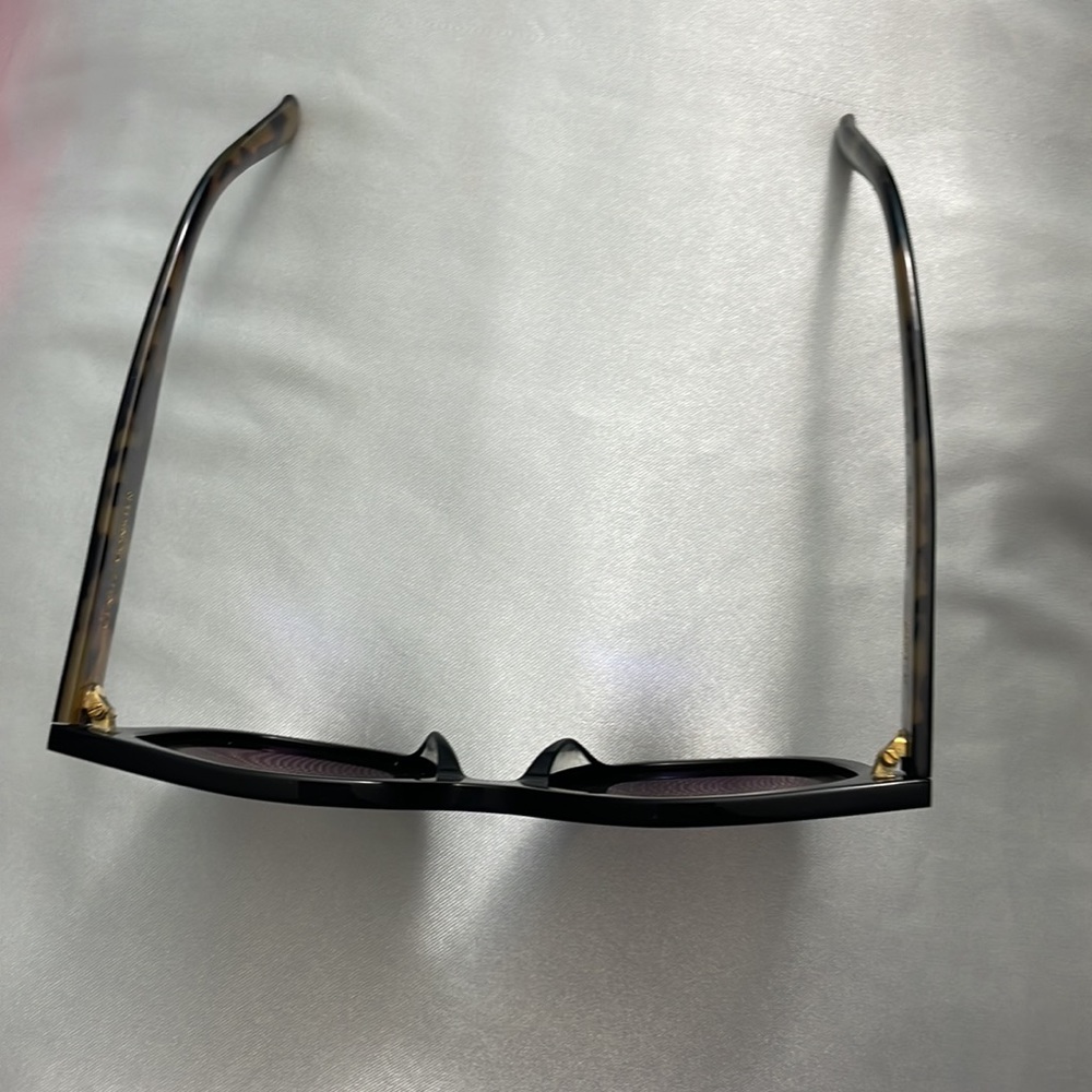 Gentle Monster Mirrored Thick Frame Sunglasses. DIDI.D